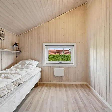 Cozy Near And Town * Hasmark